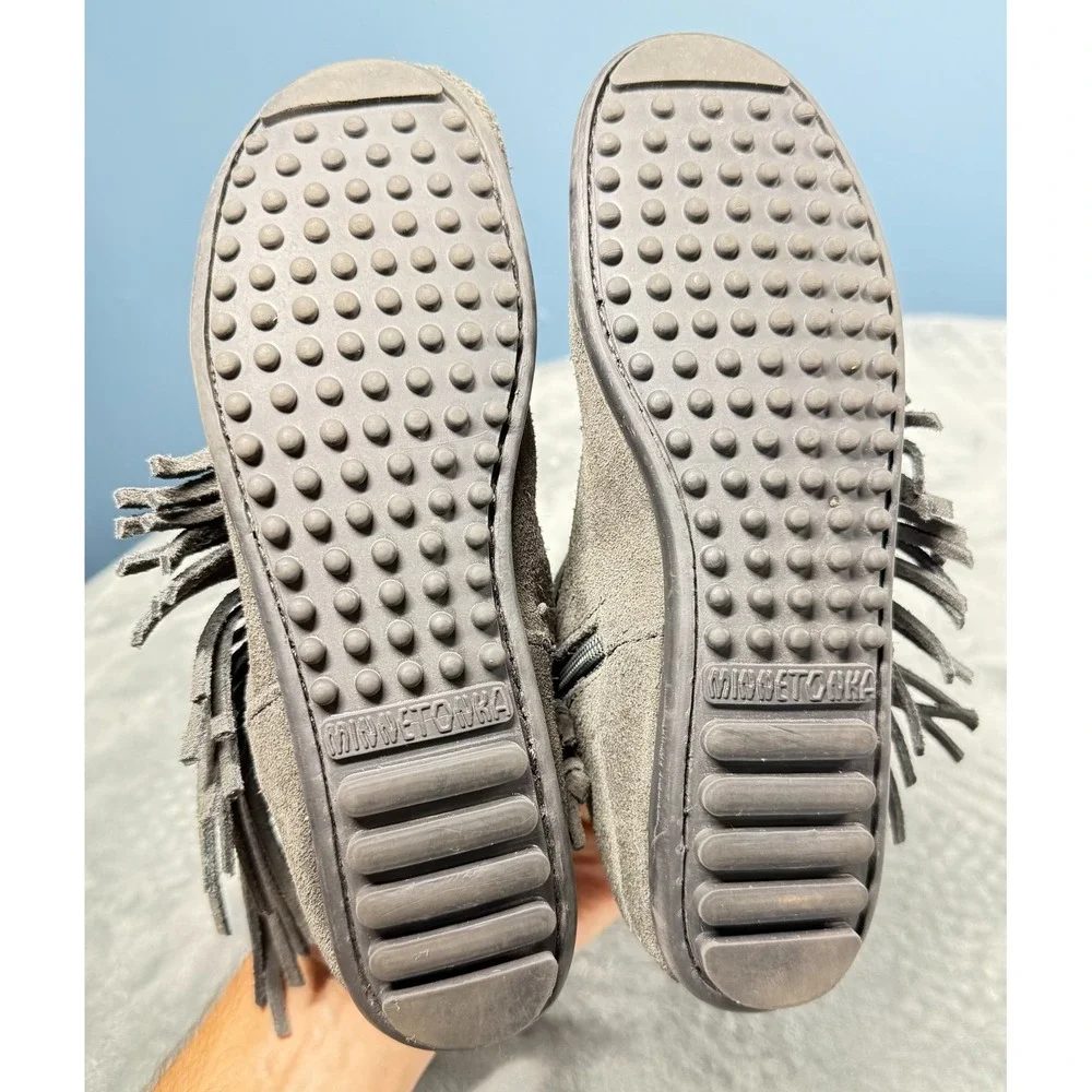 Minnetonka Boots Womens 5.5 Gray Suede Fringe Ankle Moccasin Zip